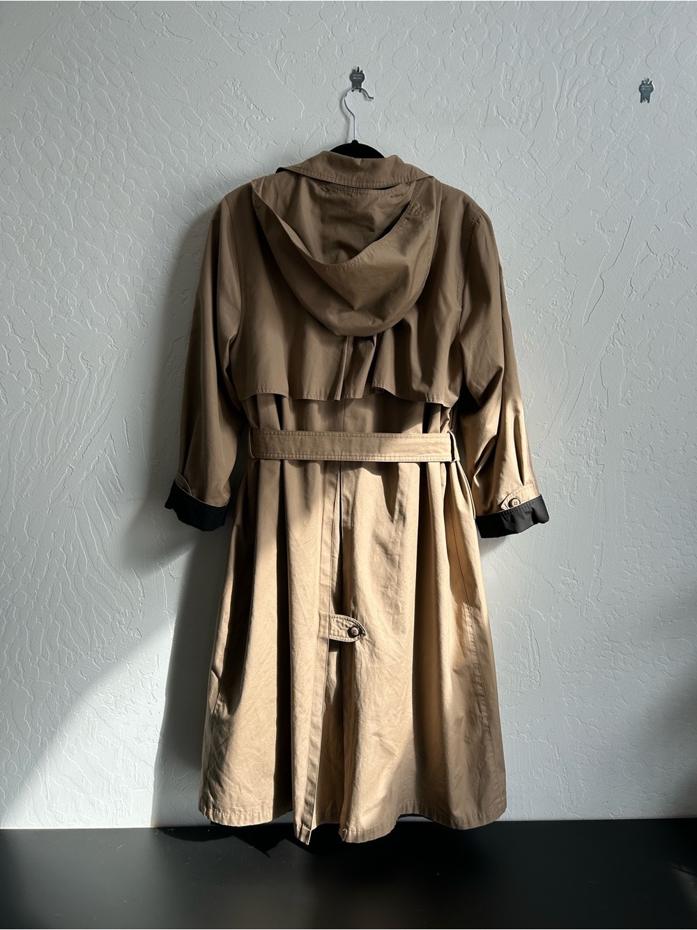 Women’s Size 10 Vintage London Fog Beige/Tan Classic Trench Coat with Belt - Picture 3 of 16